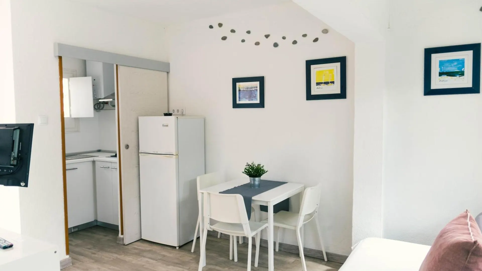 Apartaments Falco Llanca Spain
