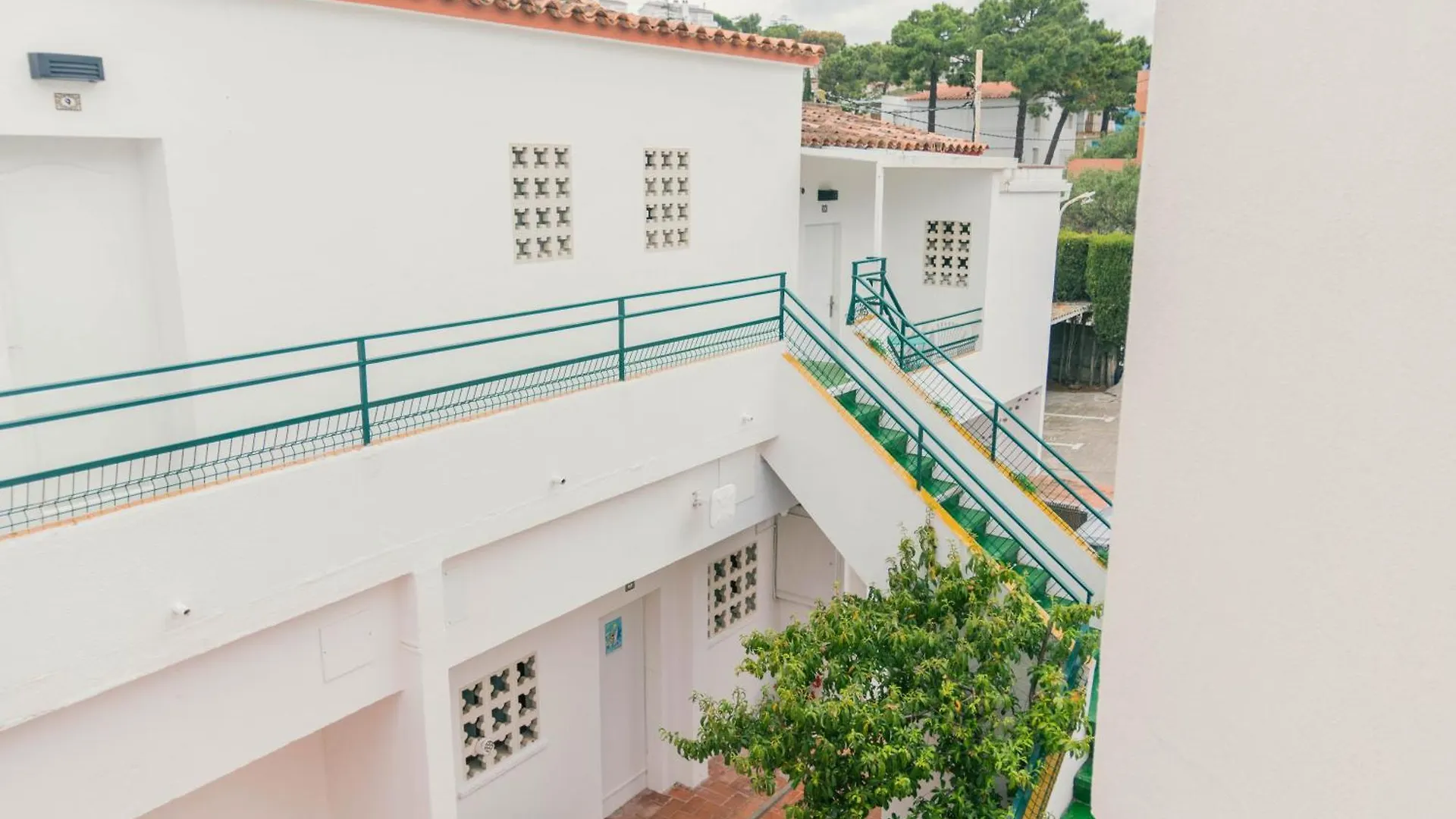 Apartaments Falco Llanca Apartment