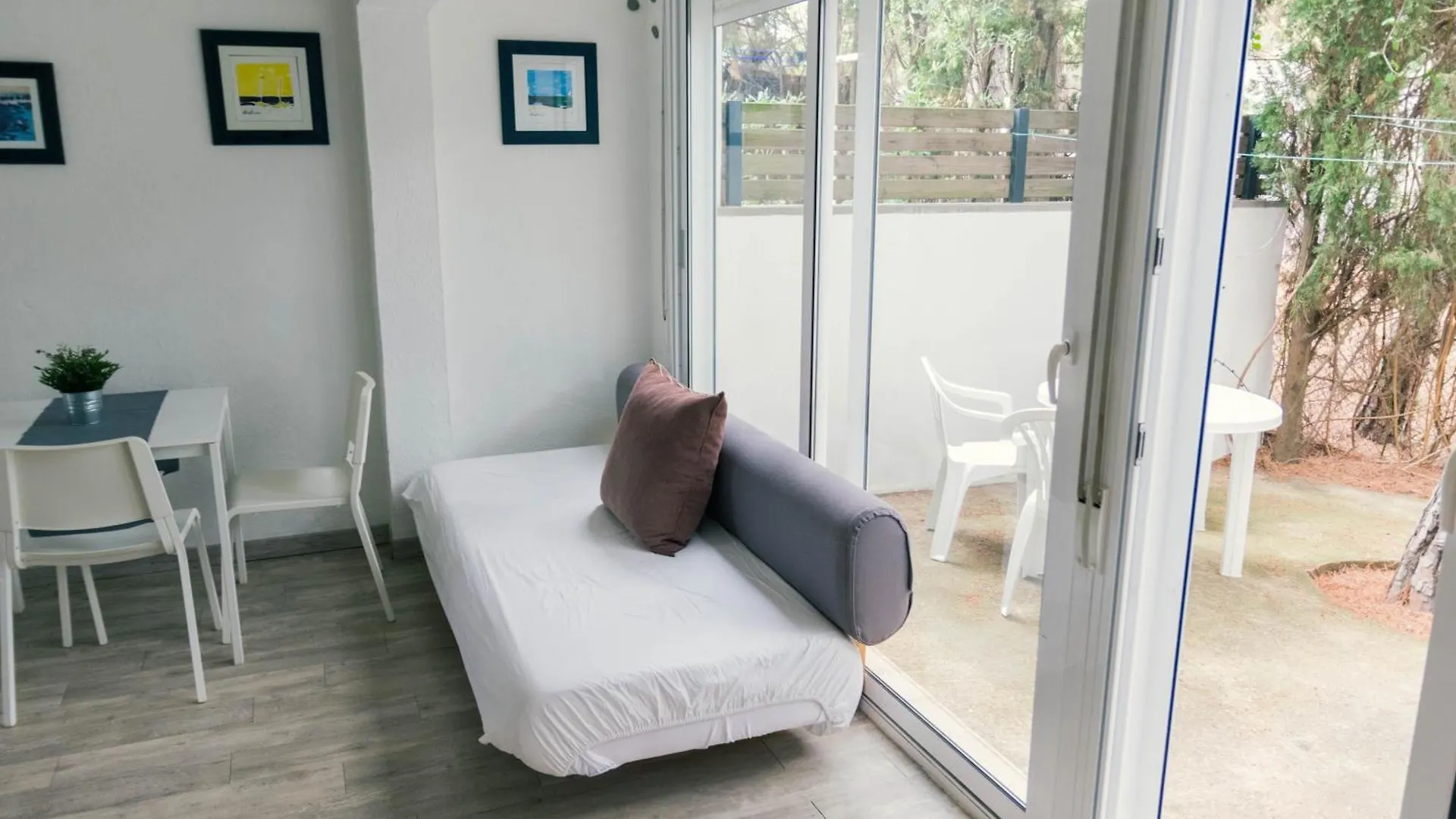 Apartaments Falco Llanca Apartment