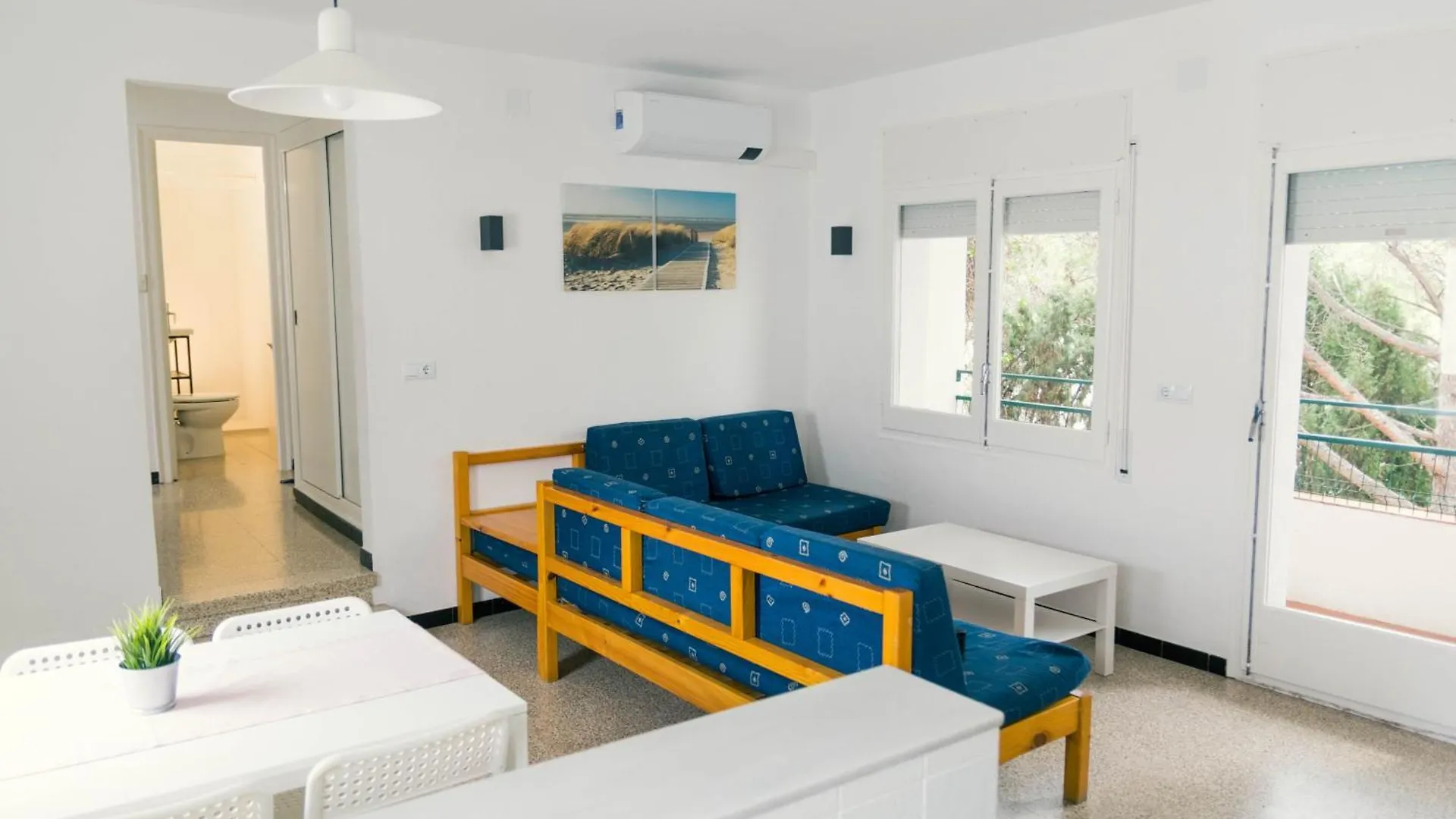 Apartaments Falco Llanca Apartment
